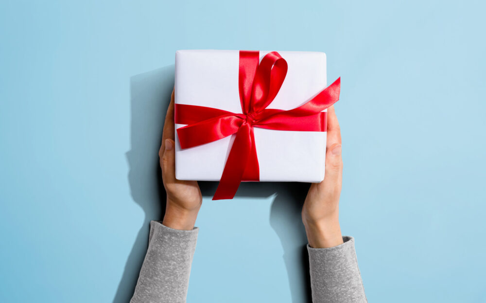 gift box hands